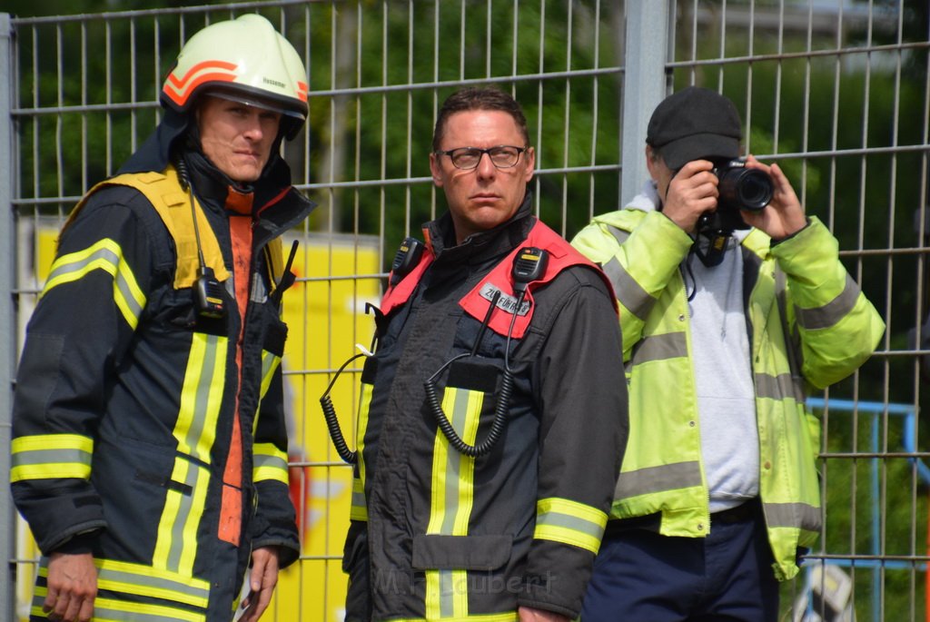 Grossfeuer Poco Lager Koeln Porz Gremberghoven Hansestr P890.JPG